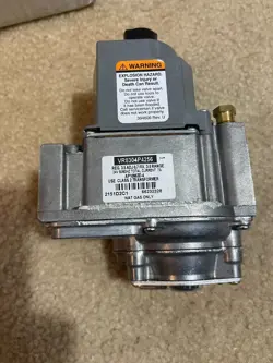 HONEYWELL VR8304P4256 NATURAL GAS CONTROL THERMOSTAT    24V CLASS 2 TRANSFORMER
