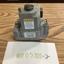 HONEYWELL VR8204A2076 DUAL VALVE INTERMITTENT PILOT COMBINATION GAS CONTROL USED