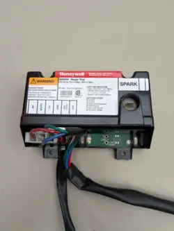 HONEYWELL S8600H3002 IGNITION MODULE INTERMITTENT PILOT 24 VAC SINGLE TRIAL