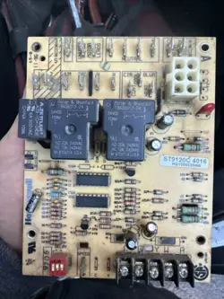 HONEYWELL ST9120C4016  FURNACE CONTROL CIRCUIT BOARD USED TESTED