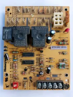 HONEYWELL ST9120C 2010 FURNACE CONTROL BOARD