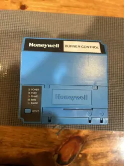HONEYWELL RM7895C1012 BURNER CONTROL WITH FLAME AMP RECTIFIER
