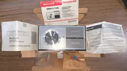 HONEYWELL T8082 A 114 CHRONOTHERM THERMOSTAT HEATING & COOLING!  NEW OLD STOCK