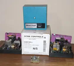 HONEYWELL R7795A1001  120V FLAME SAFEGUARD BURNER CONTROL