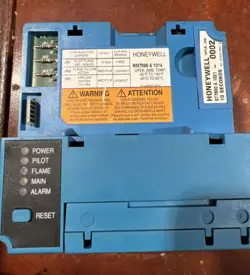 HONEYWELL RM7895A1014 BURNER CONTROL UV FLAME AMPLIFIER INCLUDED