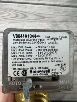 NEW OLD STOCK HONEYWELL V8044A 1044  MOTORIZED DIVERTING VALVE 3/4”