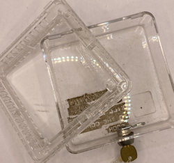 UNIVERSAL LOCKING THERMOSTAT