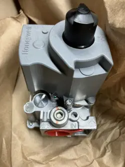 MODINE 5H79749 /HONEYWELL VR8305K4886 GAS VALVE