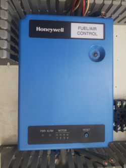 HONEYWELL CONTROLINKS FUEL AIR CONTROLLER W/ BACKPLATE - R7999A1005