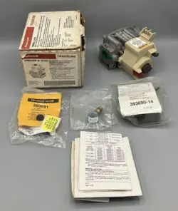 HONEYWELL VR8200A2132 DUAL VALVE STANDING PILOT COMBINATION GAS CONTROL