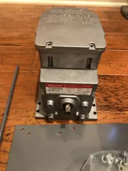 HONEYWELL  M8185A1010 DAMPER MOTOR ACTUATOR 24 VOLT 60LB 160 REPLACE M845A1050