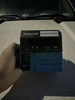 HONEYWELL RM7800L1087 120V BURNER CONTROL