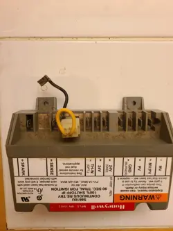 HONEYWELL S8610U IGNITION CONTROL MODULE CONTINUOUS RE-TRY MN 55422
