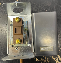 HONEYWELL AQUASTAT L4080B 1352