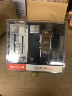L404F1367 PRESSURETROL CONTROLLER