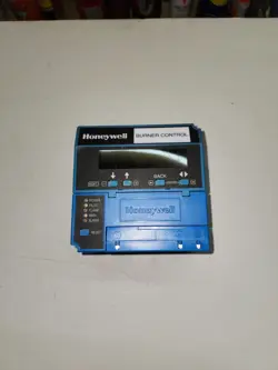 USED HONEYWELL RM7838B1013 BURNER CONTROL SEMI-AUTO PROGRAMMER  - USA