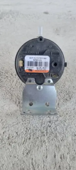 USED HONEYWELL 1013529 FURNACE PRESSURE SWITCH IS20213-5216 FREE SHIPPING