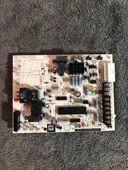 LENNOX ARMSTRONG 47584-001 R47584-001 1170-20 FURNACE CONTROL CIRCUIT BOARD