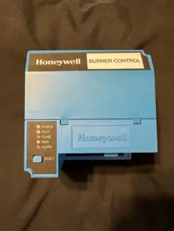 HONEYWELL RM7897 C 1000 BURNER CONTROL