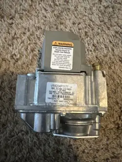 HONEYWELL VR8204P1171  24V NATURAL GAS VALVE