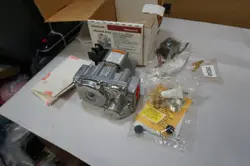 HONEYWELL  VR8200A 2132 DUAL VALVE STANDING PILOT COMBINATION GAS CONTROL