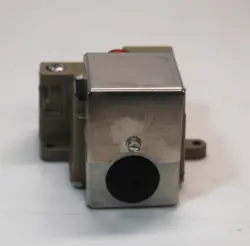 HONEYWELL C591A 1036 WALL MOUNTED PILOTSTAT NOS