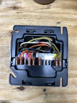 R7284U-1004