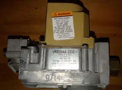 HONEYWELL VR8204A2332 NAT GAS VALVE A O SMITH 181950-001
