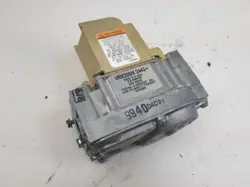 HONEYWELL VR8205M2443 HVAC FURNACE GAS VALVE 624586 IN AND OUT 1/2