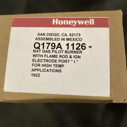 Q179A 1126 HONEYWELL NAT GAS PILOT BURNER W/ FLAME ROD & IGN ELECTRODE PORT 