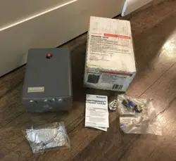 NEW OEM HONEYWELL R8182D1079 TRIPLE AQUASTAT PROTECTORELAY CONTROLLER