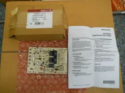 NEW FACTORY OEM HONEYWELL ST9103A1002 IN BOX