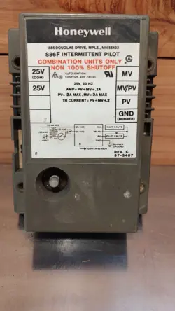 HONEYWELL S86F 1067 COMBINATION INTERMITTENT PILOT CONTROL NON 100% SHUTOFF  25V