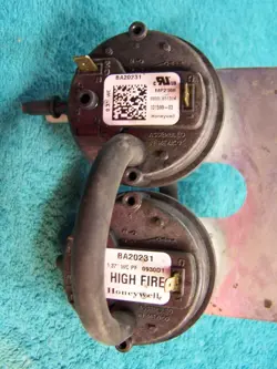 LENNOX 101599-03 PRESSURE SWITCH 33W19 33W1901 HONEYWELL BA20231