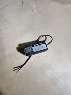 CURRENT SENSOR RELAY