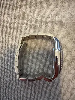 SILVER BEZEL.