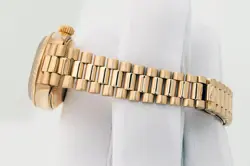 WATCH 18