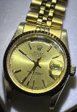 DAMAGED. EXTRA BEZEL