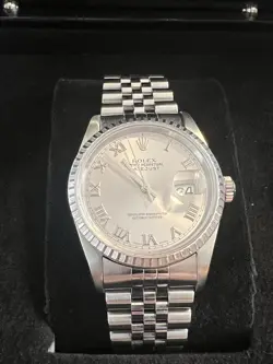 ROLEX DATEJUST 36MM STAINLESS STEEL ENGINE TURNED BEZEL SILVER DIAL 16220 ROMAN