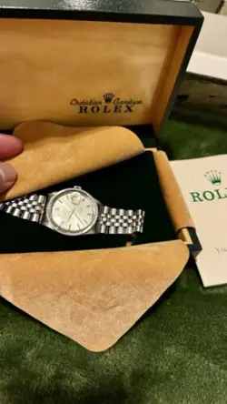 WATCH ENGINE-TURNED BEZEL