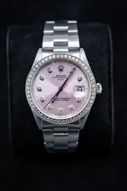 PRE-OWNED ROLEX DATEJUST – REF. 1500 – CUSTOM PINK DIAMOND DIAL & DIAMOND BEZEL