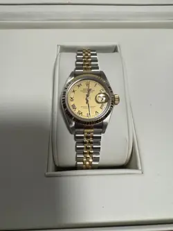 VINTAGE LADY