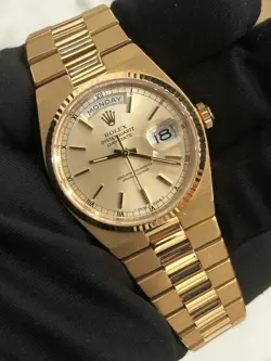 ROLEX DAY-DATE OYSTERQUARTZ 19018 PRESIDENT 18K GOLD 36MM CHAMPAGNE DIAL