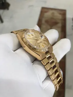 19018
