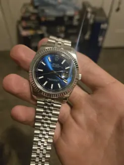 COMES WITH BOX