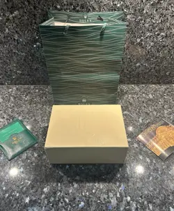 WHITE GOLD GREEN