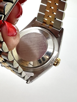 WATCH #16233