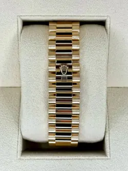 CHAMPAGNE DIAMOND BAGUETTE