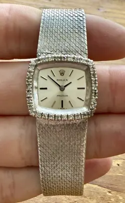 JEWEL NEEDS REPAIR