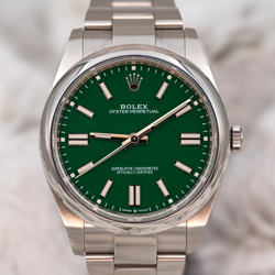 2022 ROLEX OYSTER PERPETUAL 41MM STAINLESS STEEL REFERENCE 124300 GREEN DIAL B+P
